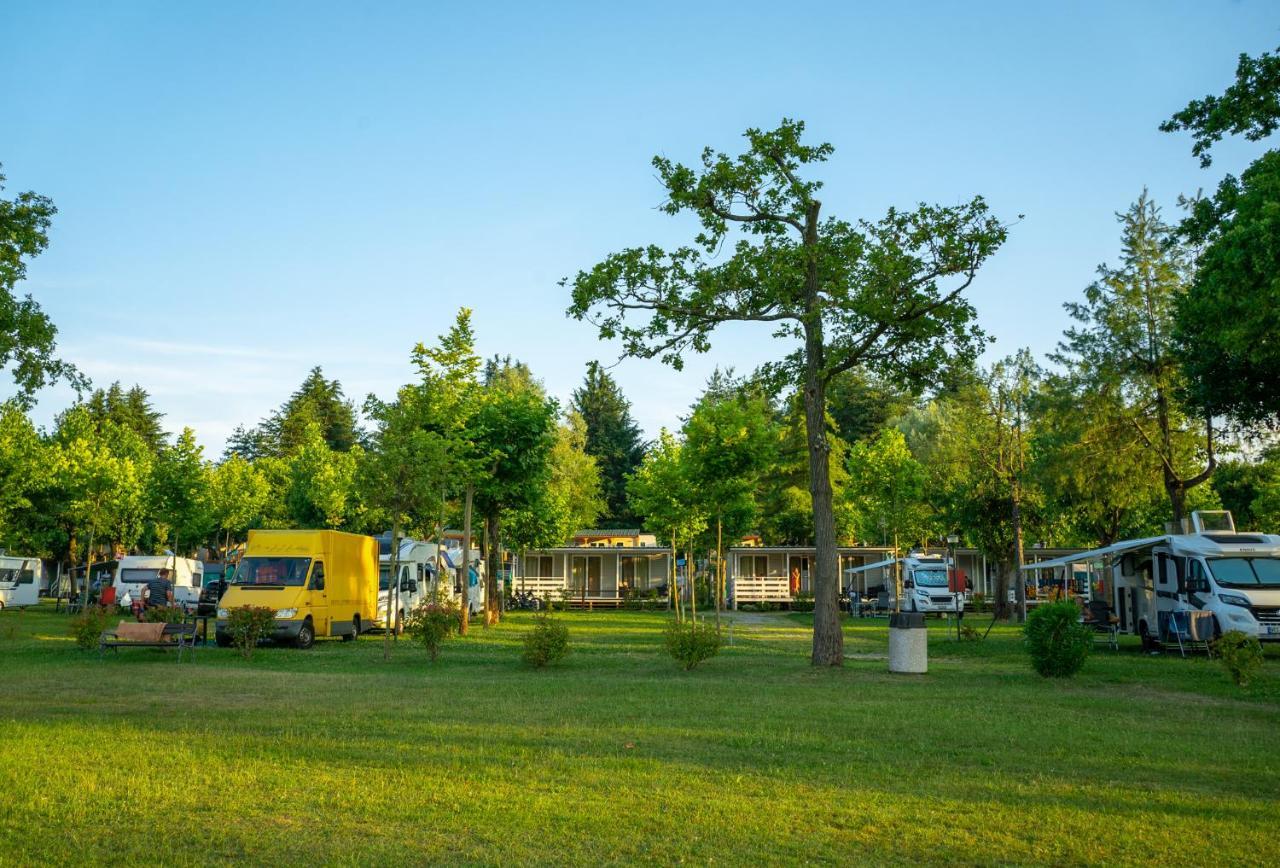 Hotel Camping Lido Verbano Castelletto sopra Ticino Exterior foto